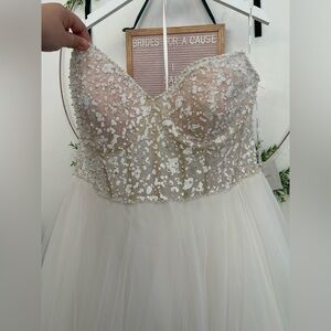 Wedding Dress - size 18 - like new